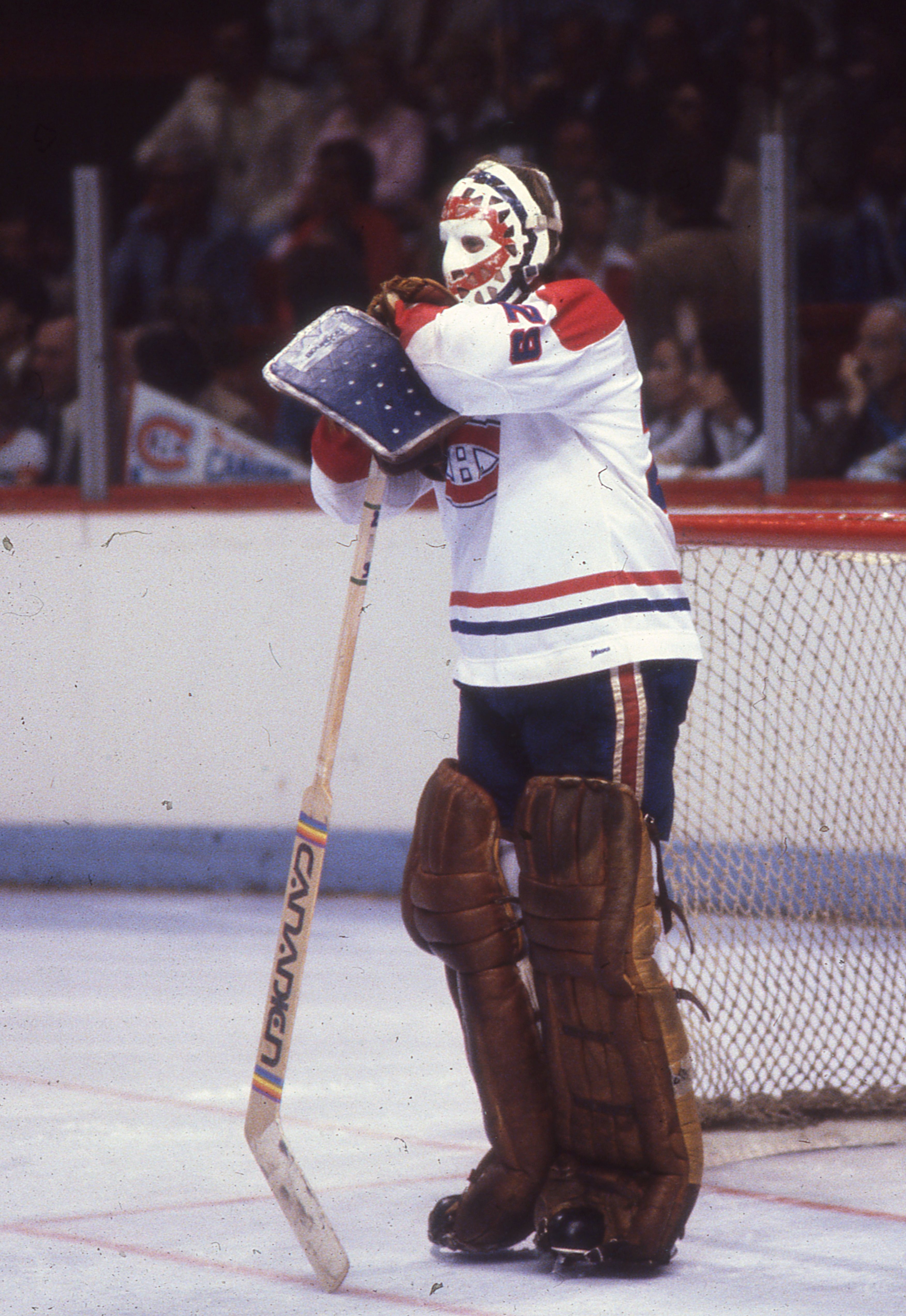 Ken Dryden devant son filet